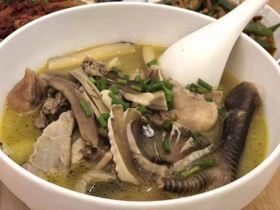 “天价”鸡枞调查:最贵卖到1800元/公斤!雨水少致产量低<strong></p>
<p>飞猪</strong>,多地价高客少