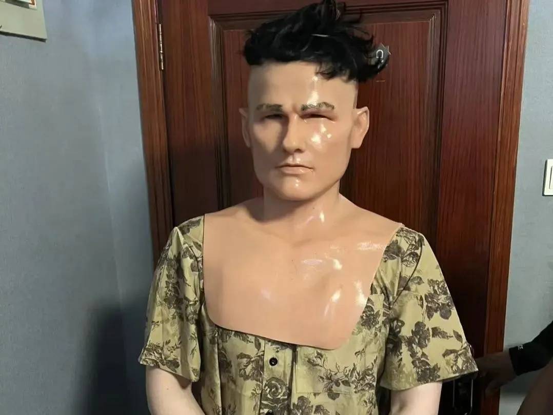 江苏一男子戴仿真“人皮”面具入室盗窃<strong></p>
<p>飞猪</strong>,流窜多个小区作案,涉案金额达15万余元