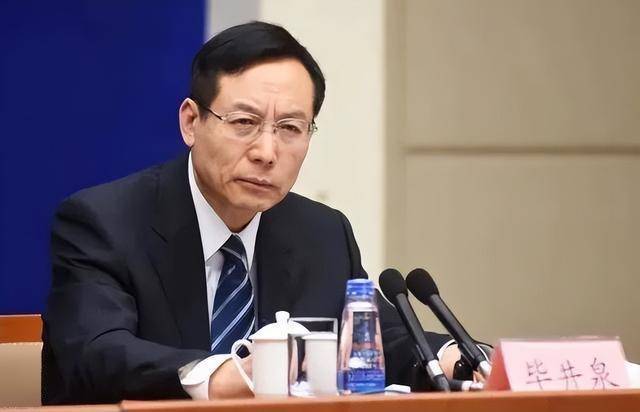 69岁原中央委员落马<strong></p>
<p>上哪里买币</strong>,7年前曾引咎辞职!贪了近20年的“老虎”被判死缓