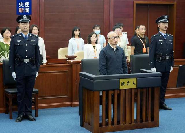 69岁原中央委员落马<strong></p>
<p>上哪里买币</strong>,7年前曾引咎辞职!贪了近20年的“老虎”被判死缓