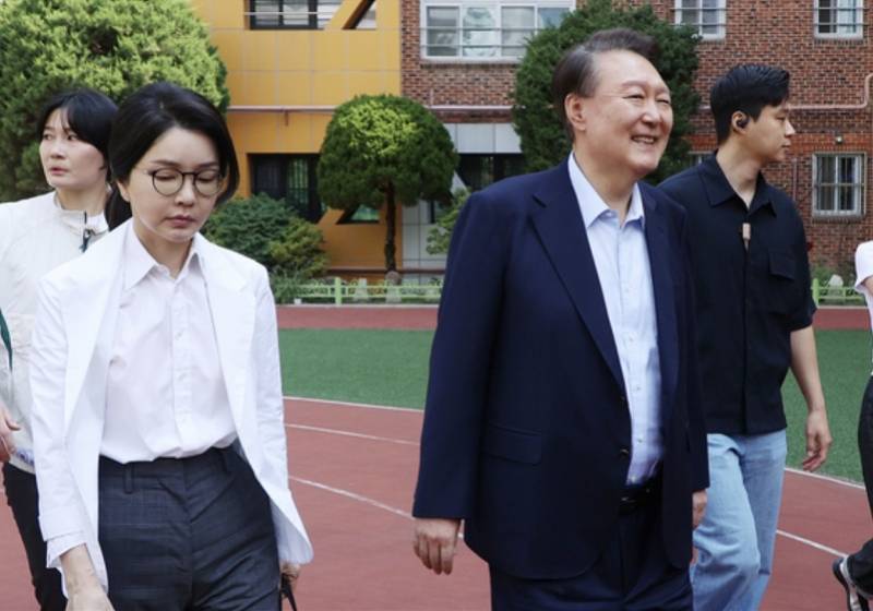 尹锡悦夫妇现身韩国大选投票现场<strong></p>
<p>上哪里买币</strong>!对丑闻相关提问保持沉默