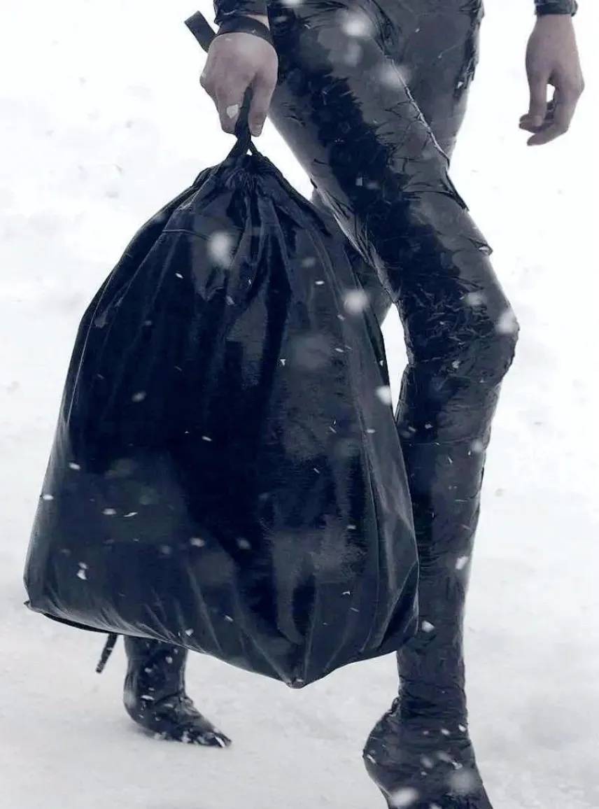 4500元一条！巴黎世家平角短裤造型半身裙惹争议<strong></p>
<p>上哪里买币</strong>，此前曾有多款产品被质疑像“智商税”