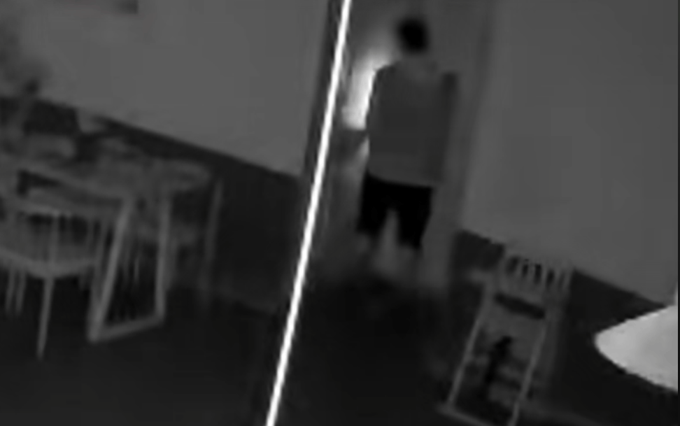 第一次见面就表白！被拒绝后男子凌晨3点狂敲女生房门<strong></p>
<p>币圈入门</strong>，随后拿出工具撬锁……