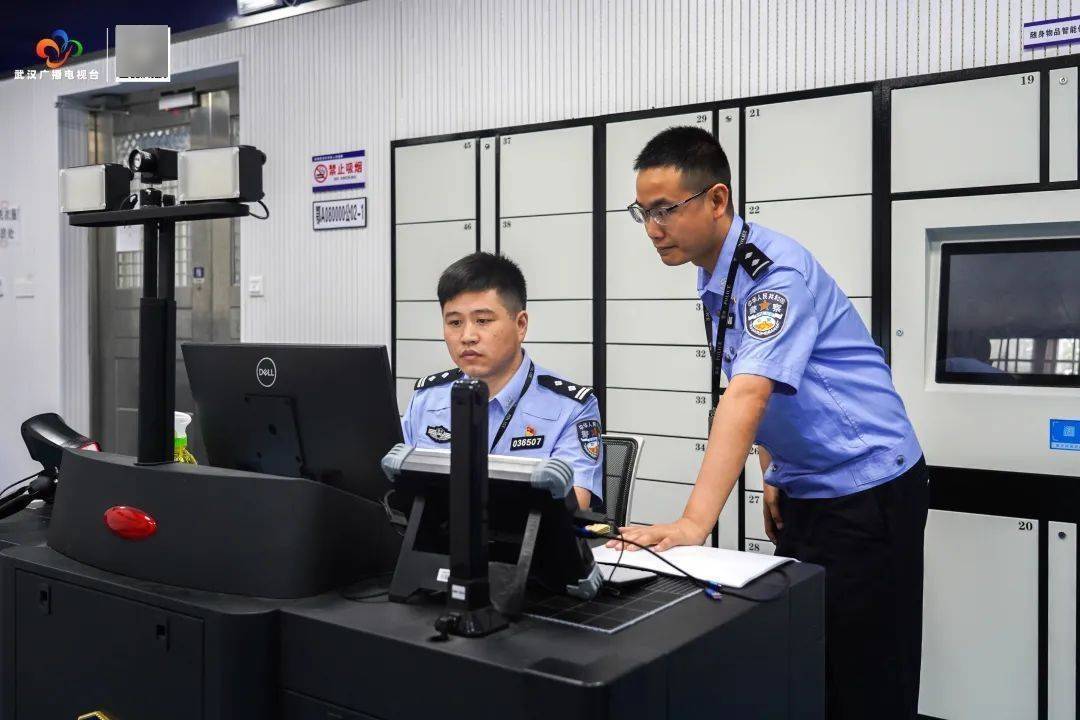 雷霆出击<strong></p>
<p>币圈入门</strong>！武汉警方一举抓获32名“白富美”