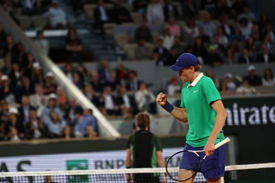 法网综合:焦科维奇达成百胜里程碑 女单赛场爆出大冷门