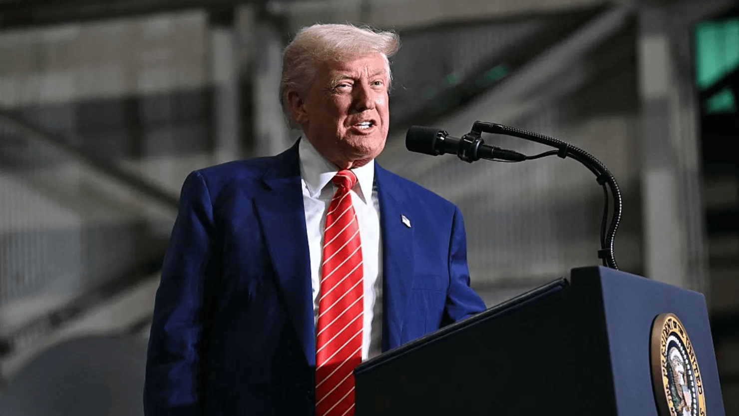 特朗普下令暂停12国公民进入美国<strong></p>
<p>币圈话术</strong>,他要关上国门吗?丨国际观察