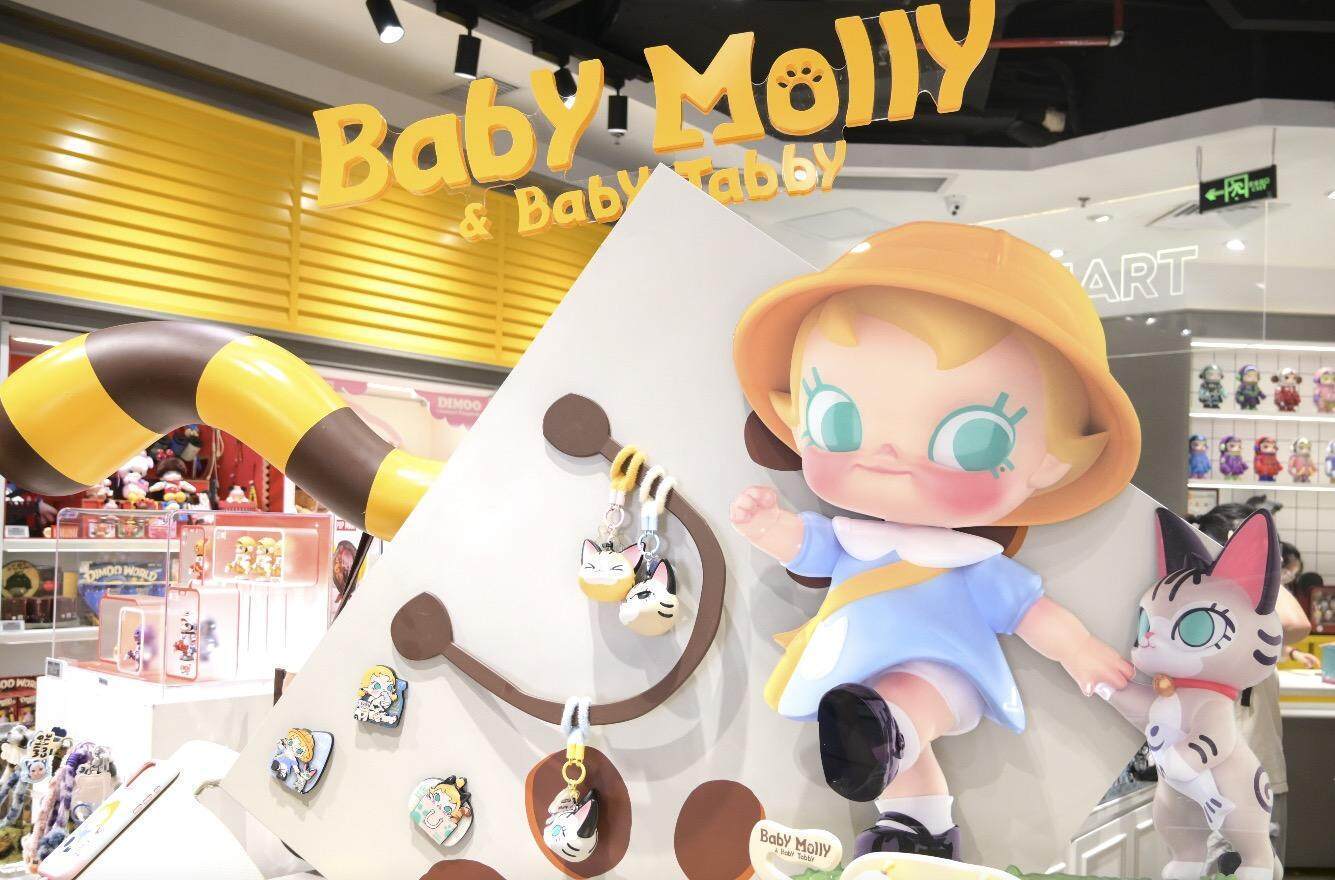 迪士尼也不傻<strong></p>
<p>油币资讯</strong>，消费者疯狂追捧的LABUBU能够红多久？｜热财经