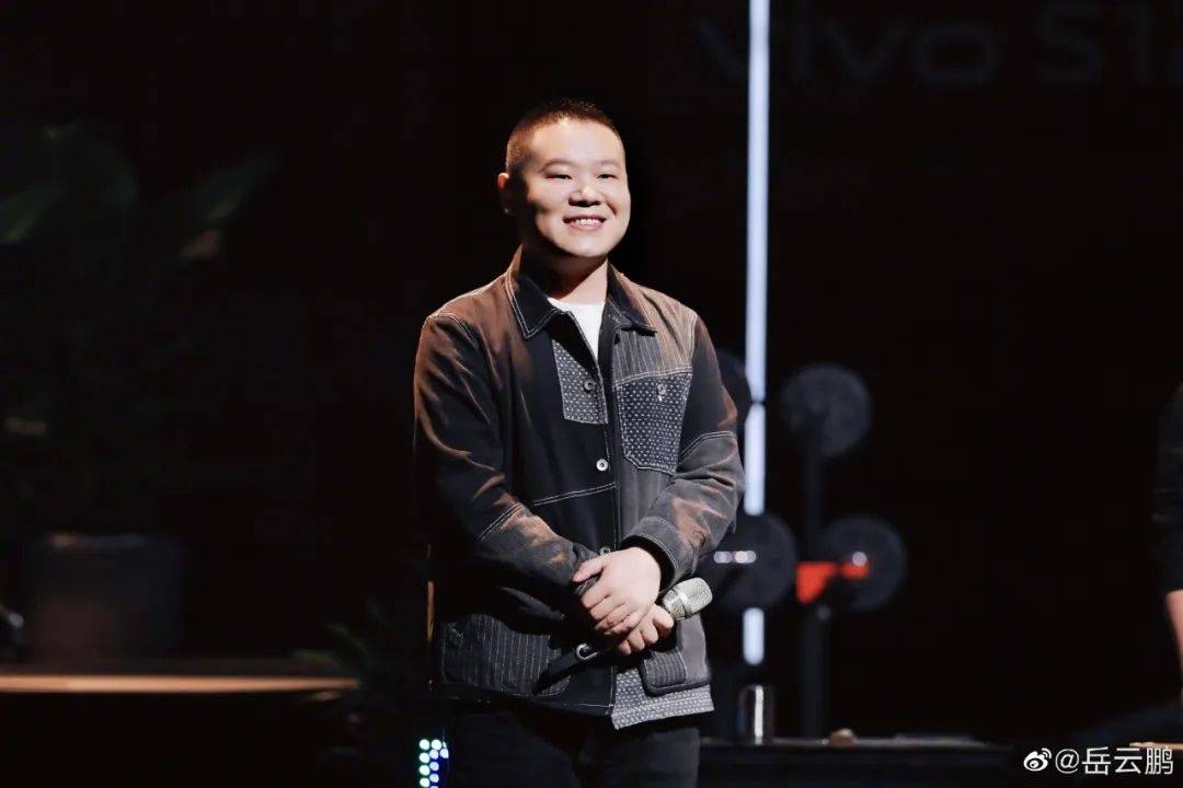 岳云鹏演唱会票价最高1580元<strong></p>
<p>油币资讯</strong>，想看人数破万，官宣时主动回应没歌唱：这是梦想