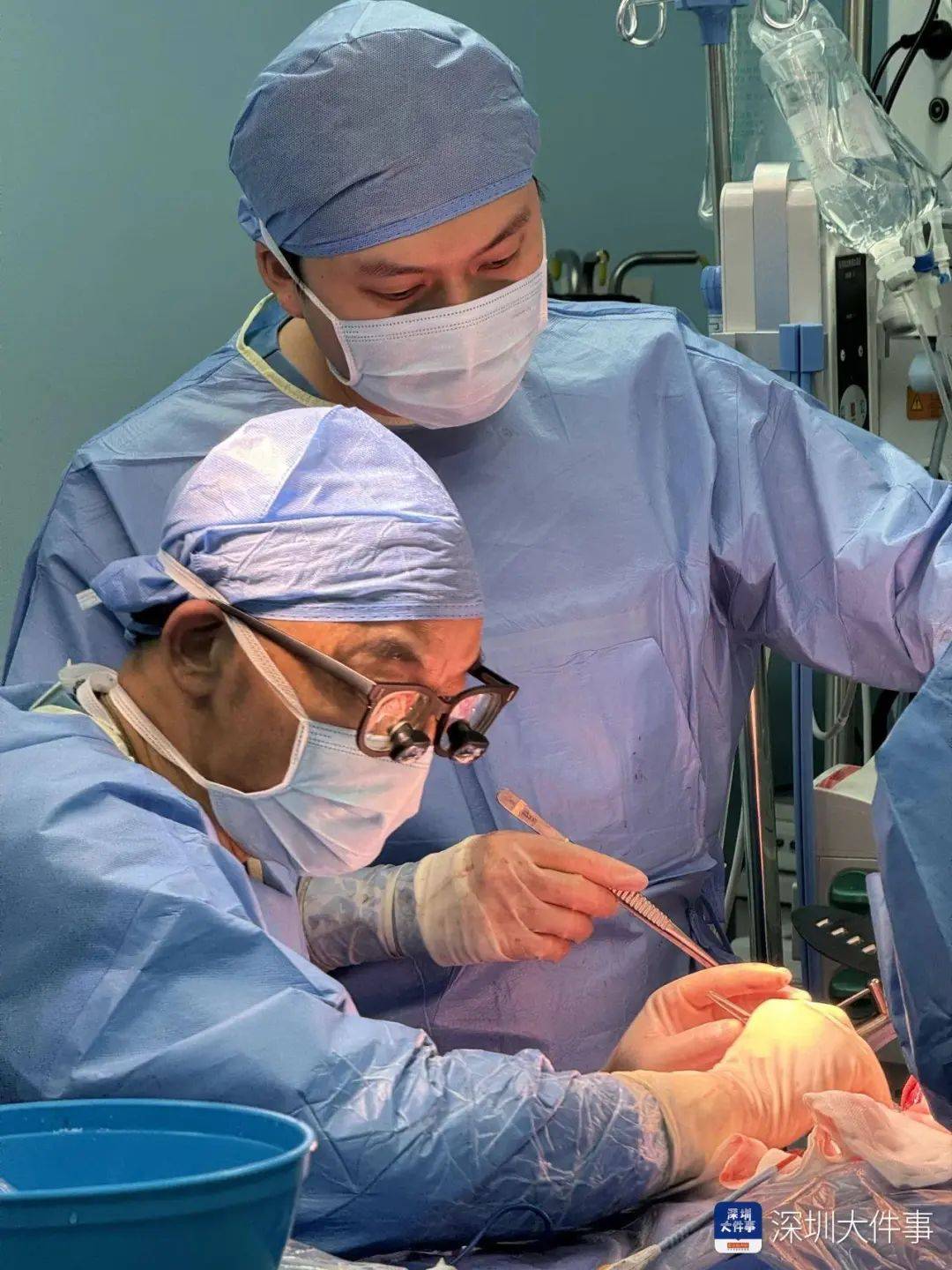 店员试衣间里一句警告<strong></p>
<p>追币网</strong>,竟救了17岁少女!一家人火速赶到深圳