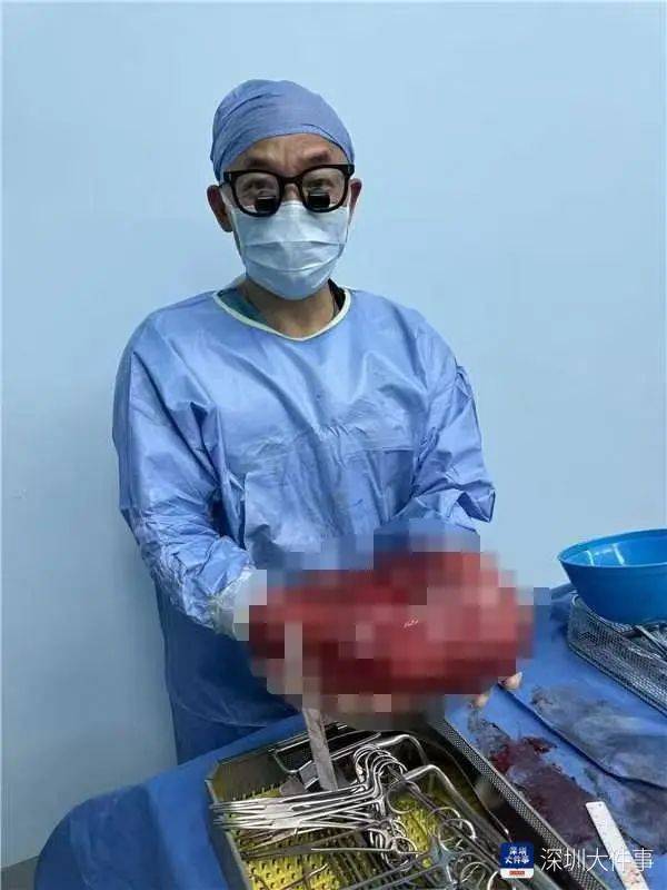 店员试衣间里一句警告<strong></p>
<p>追币网</strong>,竟救了17岁少女!一家人火速赶到深圳