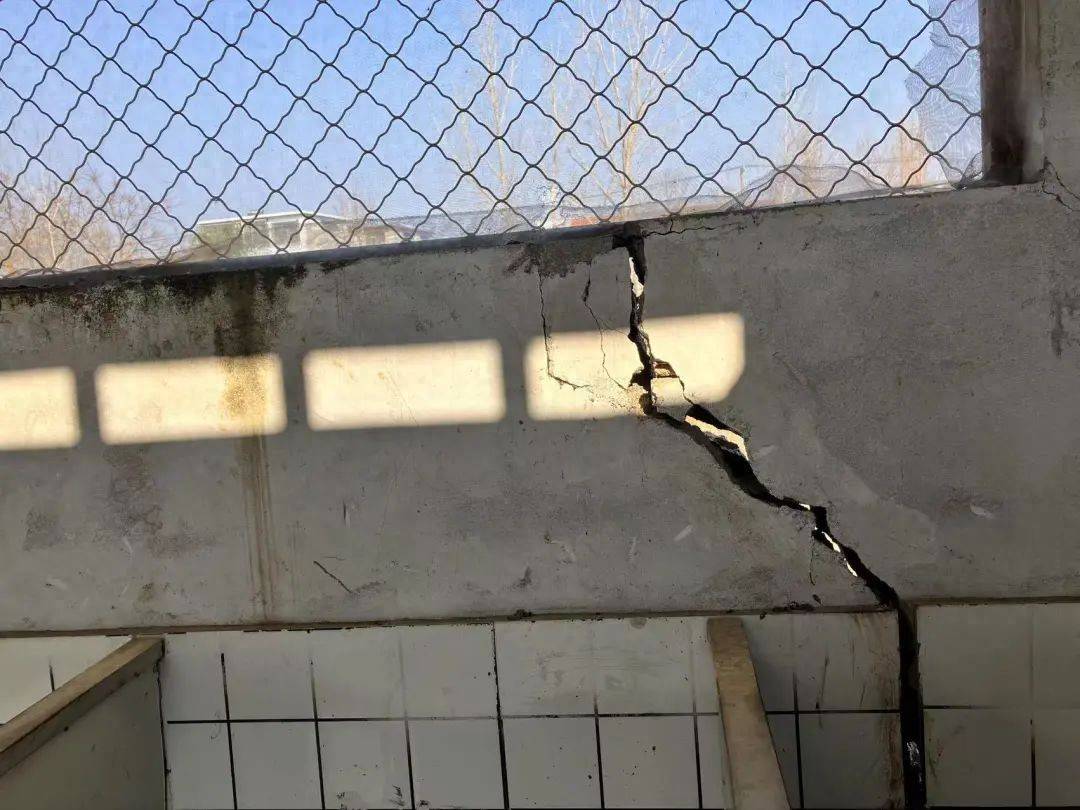 追问丨墙面开裂的农村公厕<strong></p>
<p>影链币价格</strong>,咋又开放了?