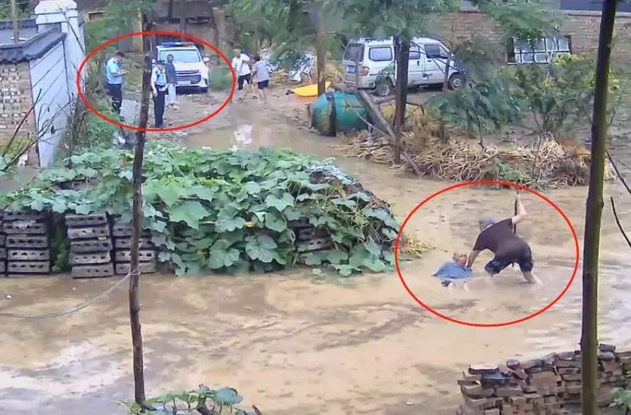 水中摔倒老人家属回应民警被免职:公开视频不是为了要处理谁<strong></p>
<p>丝路币</strong>,挖排水沟后家门口积水已退
