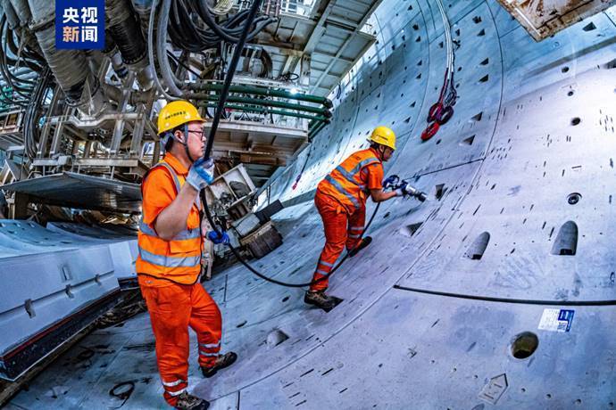 世界最大直径<strong></p>
<p>丝路币</strong>!“山河号”盾构机在山东顺利穿越黄河