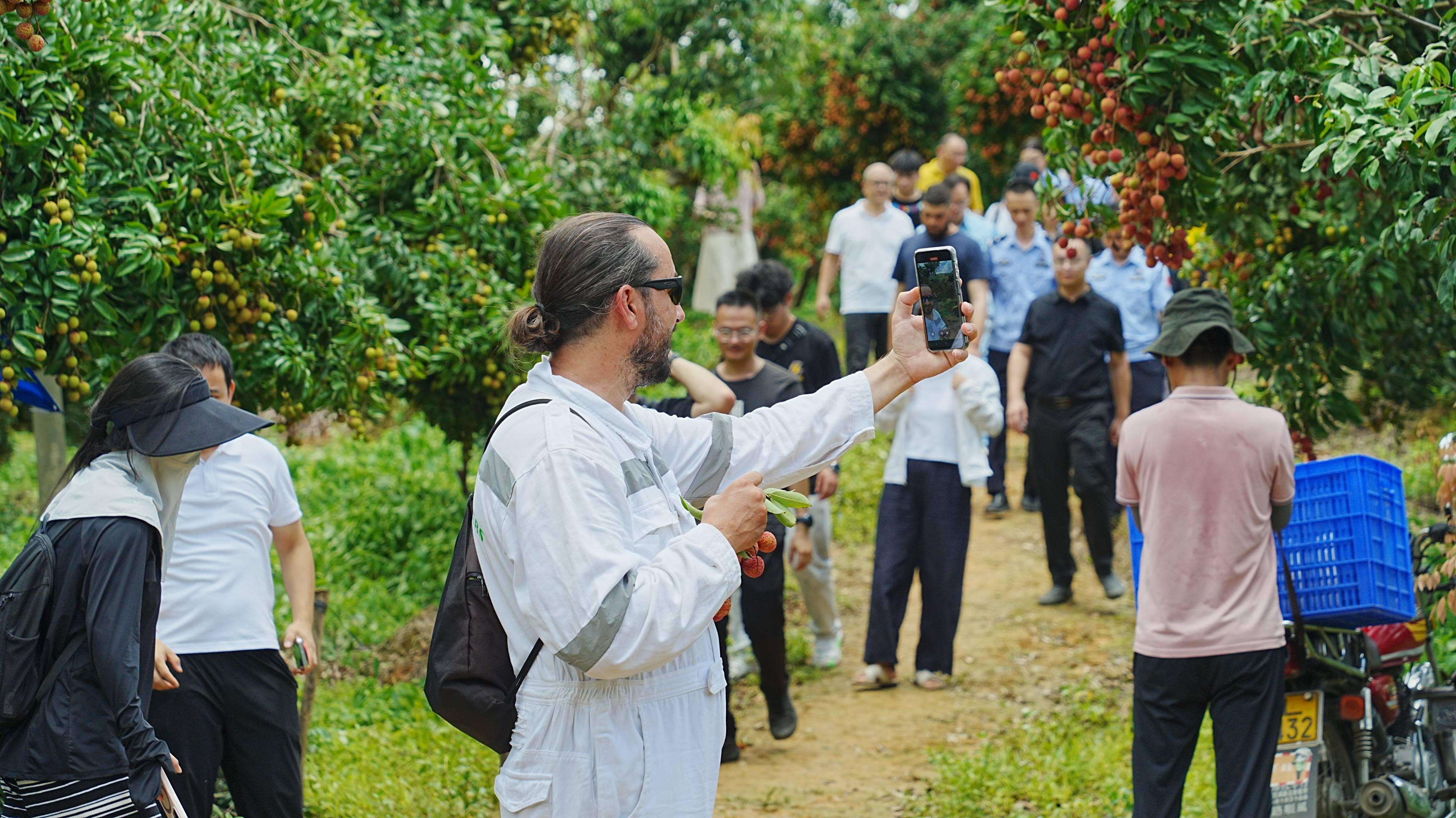 “第一次吃<strong></p>
<p>丝路币</strong>，像吃葡萄！”外籍船员在惠州品尝荔枝