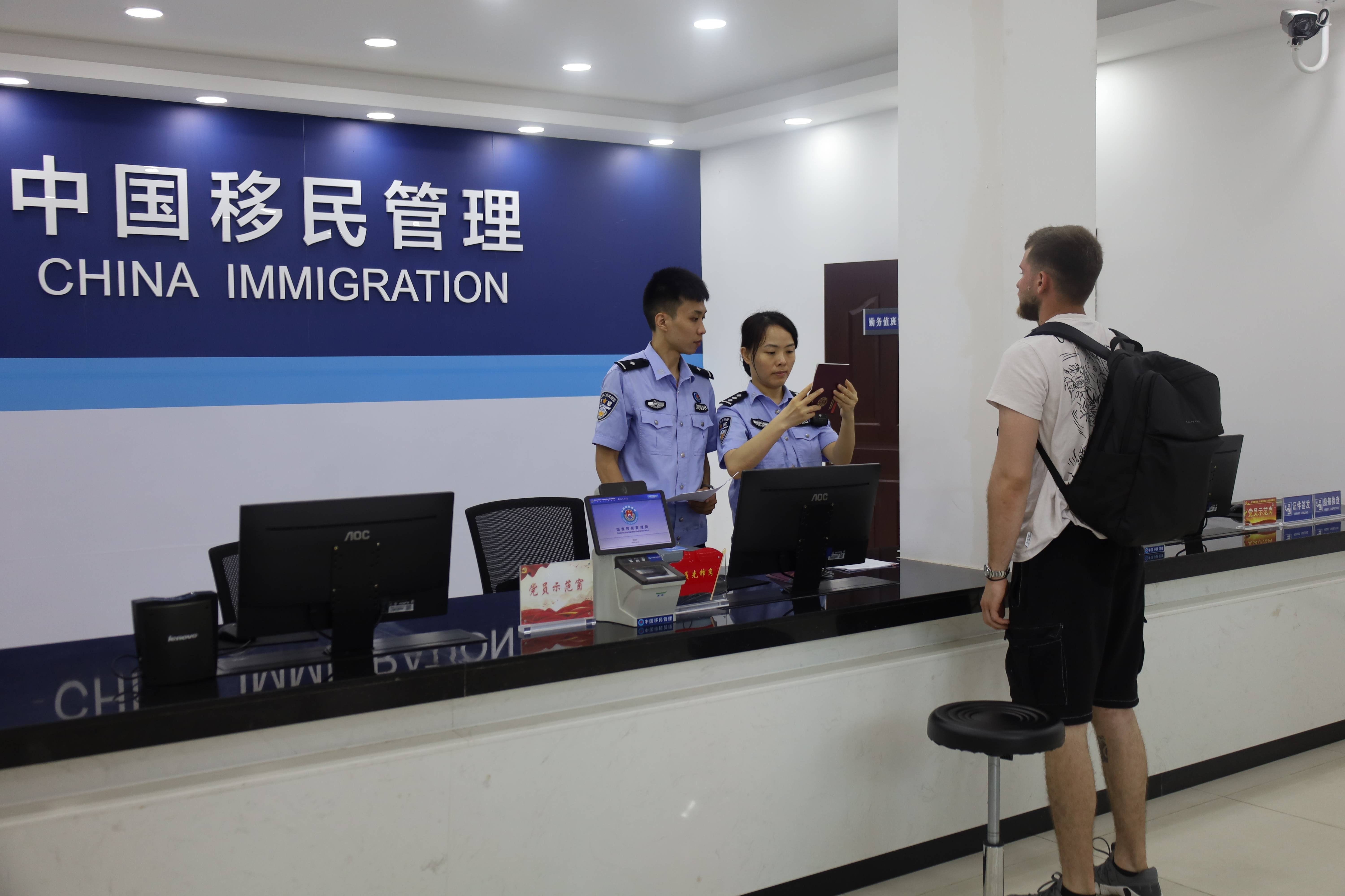 “第一次吃<strong></p>
<p>丝路币</strong>，像吃葡萄！”外籍船员在惠州品尝荔枝