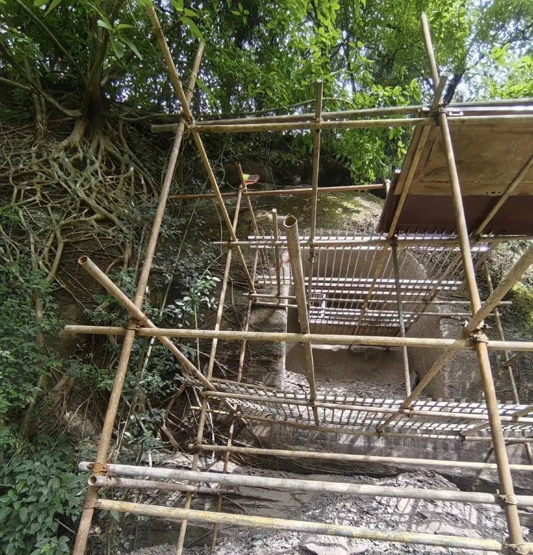 男子花2个月雕刻“奥特曼石窟”惹争议<strong></p>
<p>丝路币</strong>,当地相关部门称会去调查核实,本人回应→