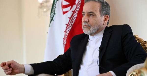 伊朗外长证实:美在空袭前后通过各种渠道向伊朗传递信息