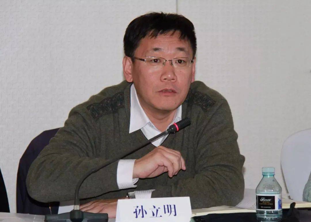 一级巡视员孙立明<strong></p>
<p>币圈吧</strong>，主动投案