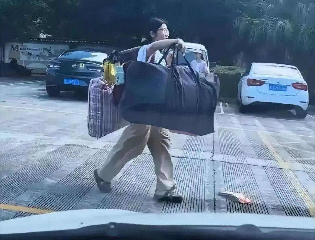 扁担女孩高考成绩出炉<strong></p>
<p>币圈94重来</strong>,班主任:班级高考成绩好于预期