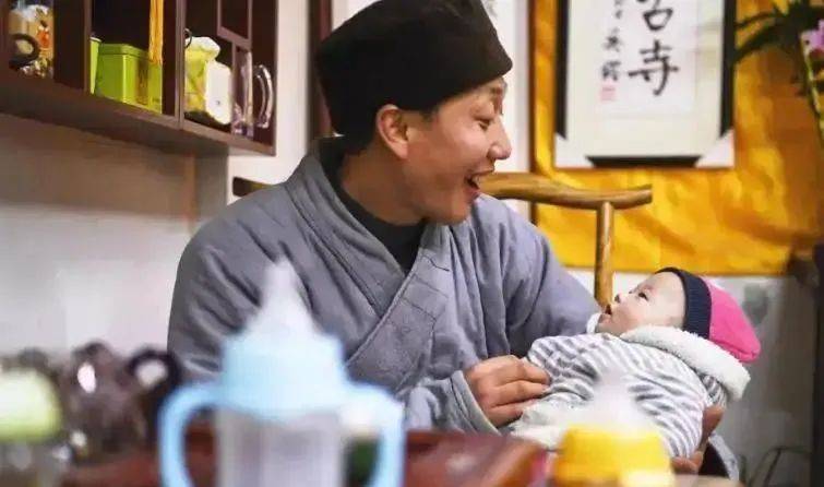 12年间救助几百名孕妇和弃婴的“和尚”道禄<strong></p>
<p>币圈94重来</strong>，因涉案被警方控制，当地回应