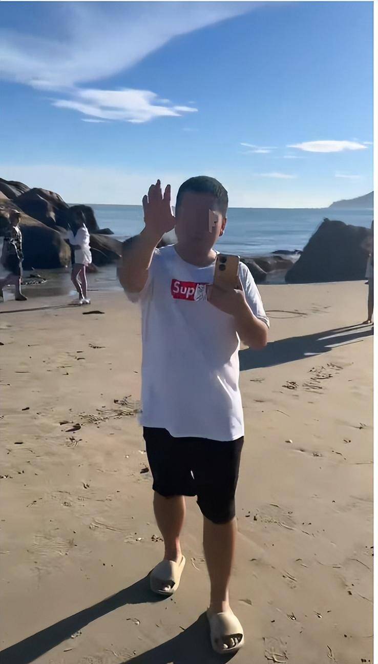 “我合法承包<strong></p>
<p>万人币圈</strong>，赶紧走！”网友称在广东南澳岛十里银滩旅拍遭驱赶：其他沙滩都让拍