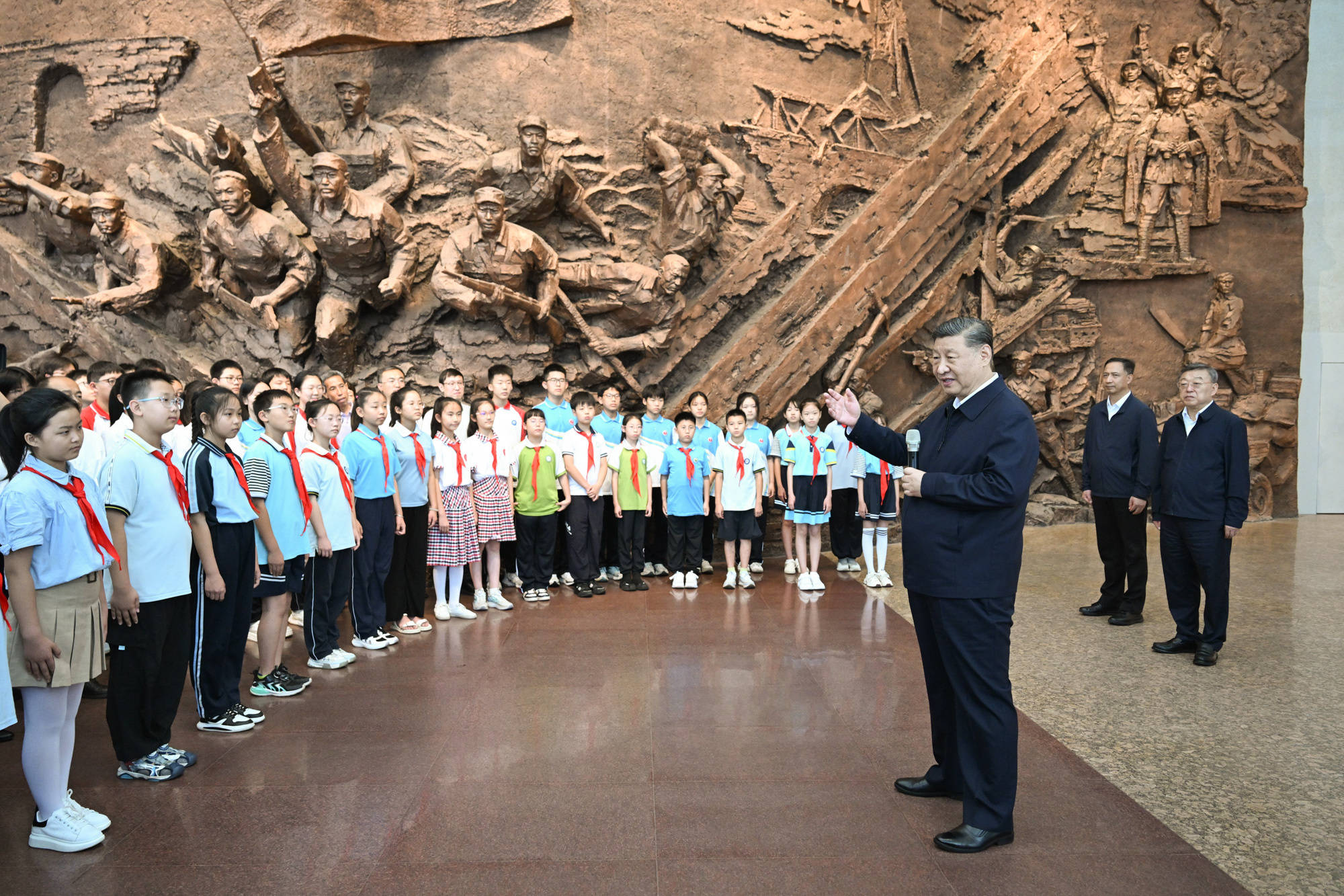 一见·三对关键词<strong></p>
<p>舍币</strong>，读懂历史坐标前的凝望