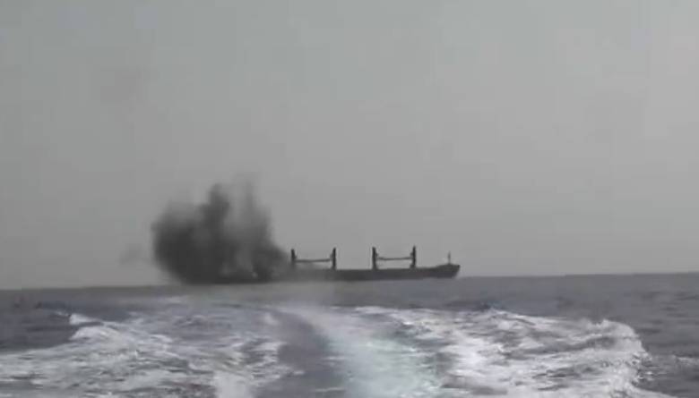 最新!胡塞武装称使用一艘无人快艇和六枚导弹<strong></p>
<p>模拟炒币</strong>,击沉一艘赴以色列船只!视频公布