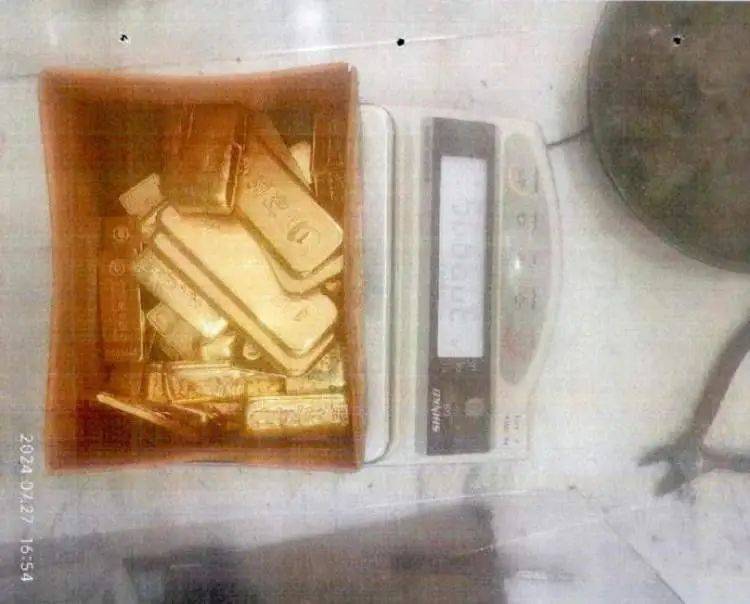 小树林里接头<strong></p>
<p>模拟炒币</strong>,一天背走2000多万元黄金!上海两人被判刑