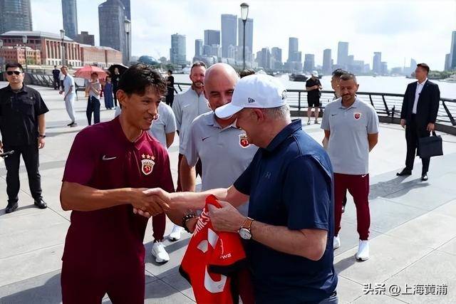 澳大利亚总理抵沪再次漫步外滩<strong></p>
<p>币8网</strong>,旁边还有上海球迷“老熟人”,你偶遇了吗?