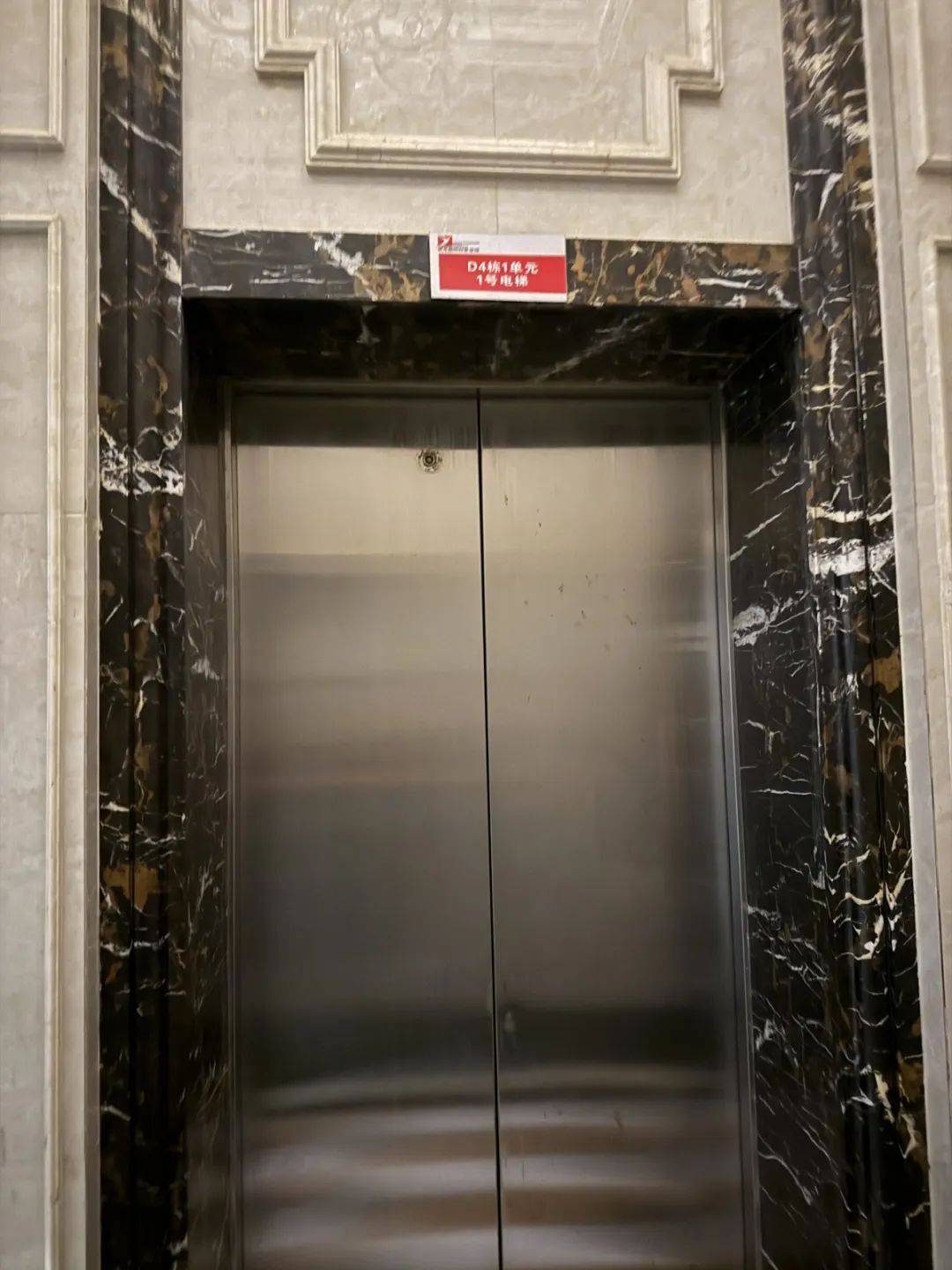 电梯更换单根钢丝要5万多元<strong></p>
<p>币投所</strong>!南宁一小区业主质疑物管“维修套利”