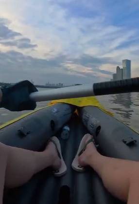 长沙男子突发奇想划船下班<strong></p>
<p>币投所</strong>,25分钟车程划了3小时,当事人:手累腿麻,不会有下次