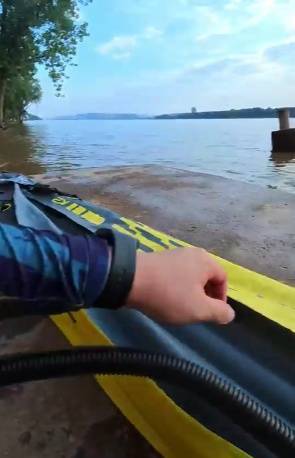 长沙男子突发奇想划船下班<strong></p>
<p>币投所</strong>,25分钟车程划了3小时,当事人:手累腿麻,不会有下次