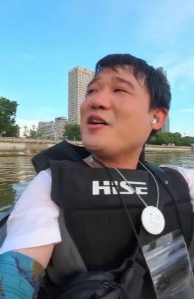 长沙男子突发奇想划船下班<strong></p>
<p>币投所</strong>,25分钟车程划了3小时,当事人:手累腿麻,不会有下次