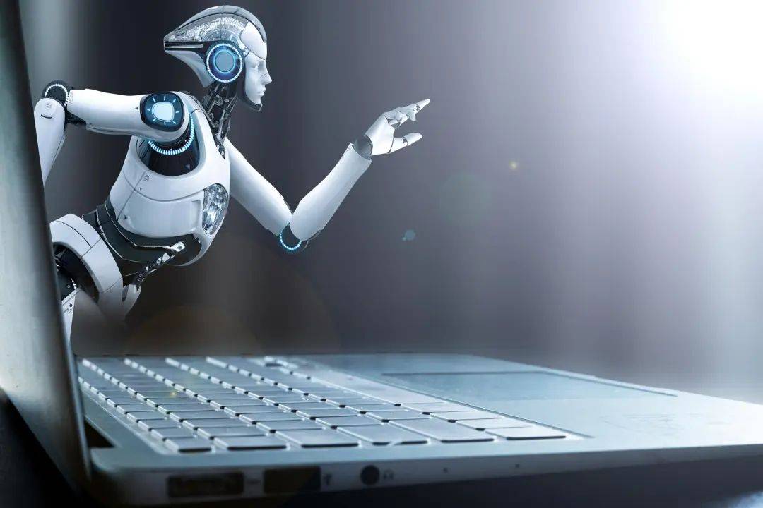 DeepSeek流量下滑<strong></p>
<p>币圈世界</strong>，这半年梁文锋都干了啥？