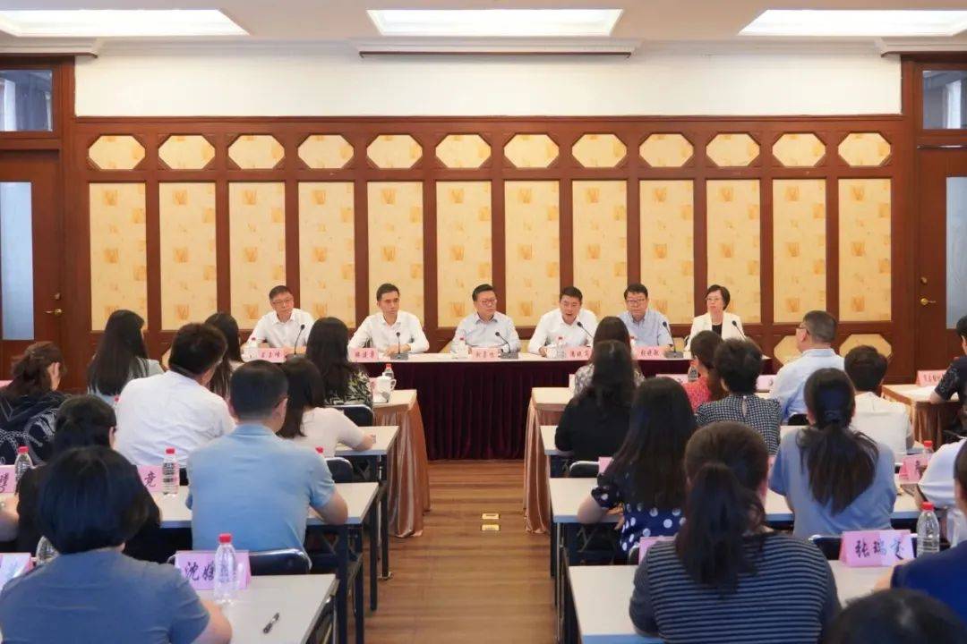 上海市委决定:杨咏梅履新职