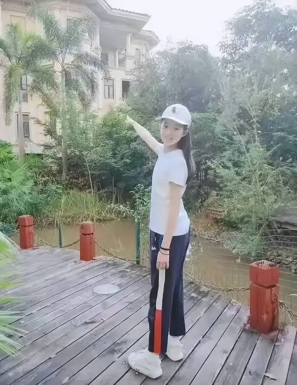 黄杨钿甜父母回应网络争议:“天价耳环”实际100多元<strong></p>
<p>一起点币</strong>,别墅不是自家的,只是路过拍照