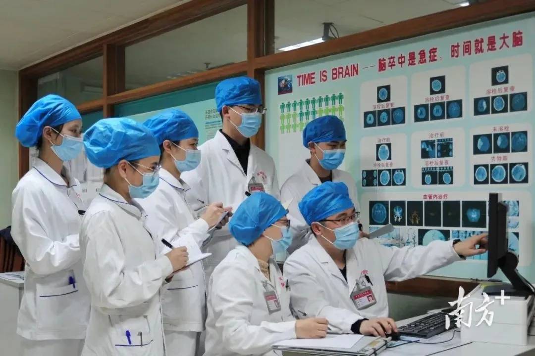 男子CT检查室突发脑梗、心跳骤停<strong></p>
<p>一起点币</strong>,厚街医院成功抢救