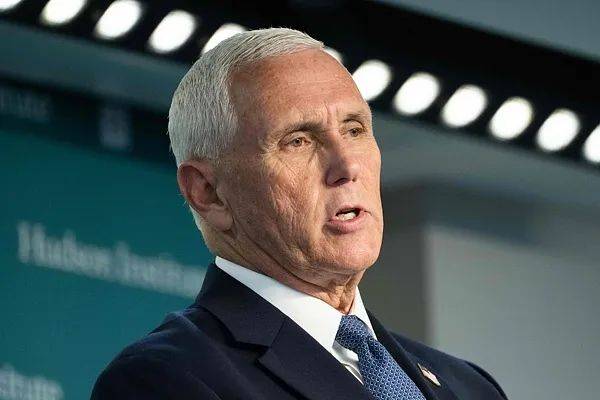 彭斯:公布爱泼斯坦案档案的时机已到