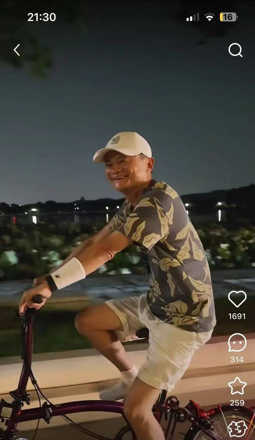 “是马老师吗?”马云夜骑西湖被网友偶遇<strong></p>
<p>镇尸币</strong>,同款自行车卖1.85万元,近期已多次在杭州露面