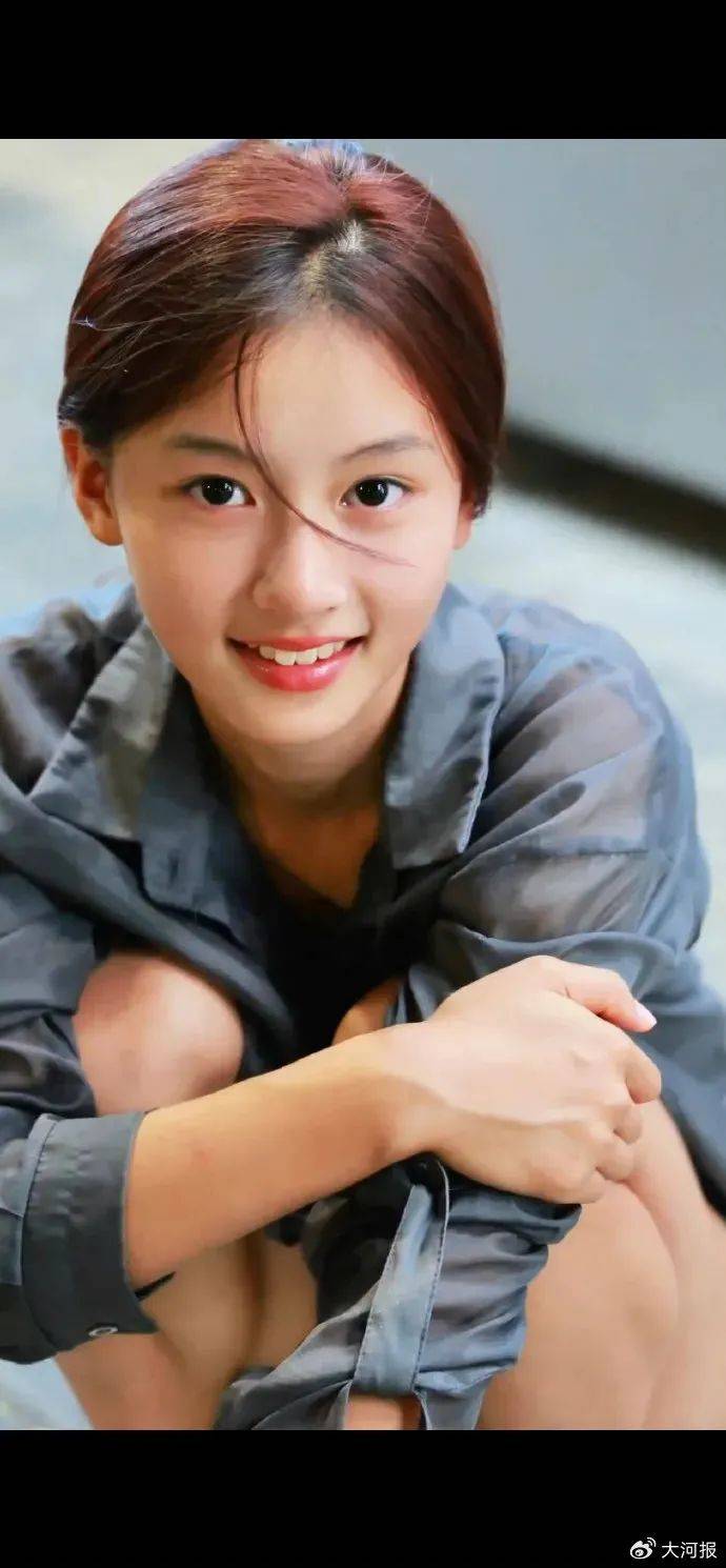 15岁女孩七七1分钟视频报价1万<strong></p>
<p>币市行情</strong>,因神似张柏芝走红,七七妈妈曾称以学业为由拒绝于正邀约