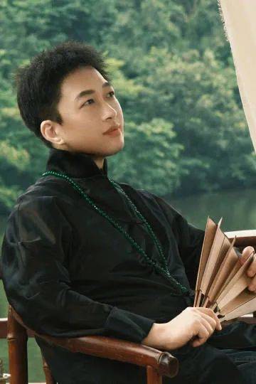 15岁女孩七七1分钟视频报价1万<strong></p>
<p>币市行情</strong>,因神似张柏芝走红,七七妈妈曾称以学业为由拒绝于正邀约