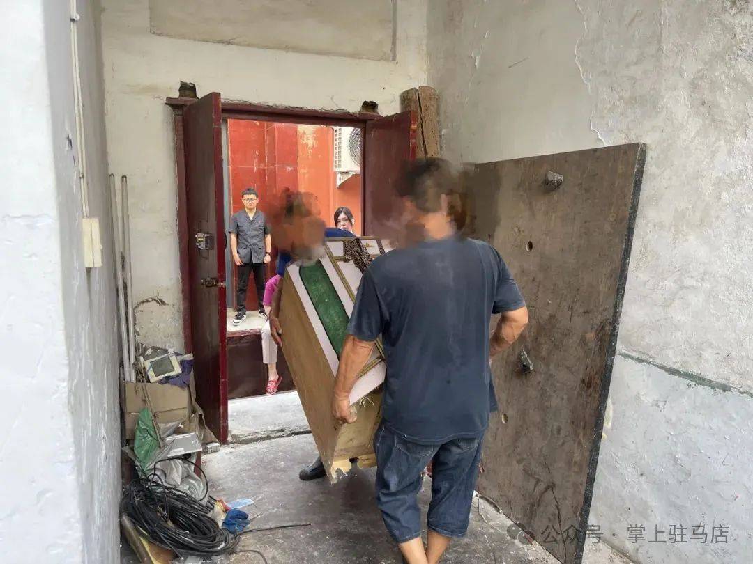 现场画面曝光！河南驻马店出动多名干警<strong></p>
<p>爱币投</strong>，多人被带走！