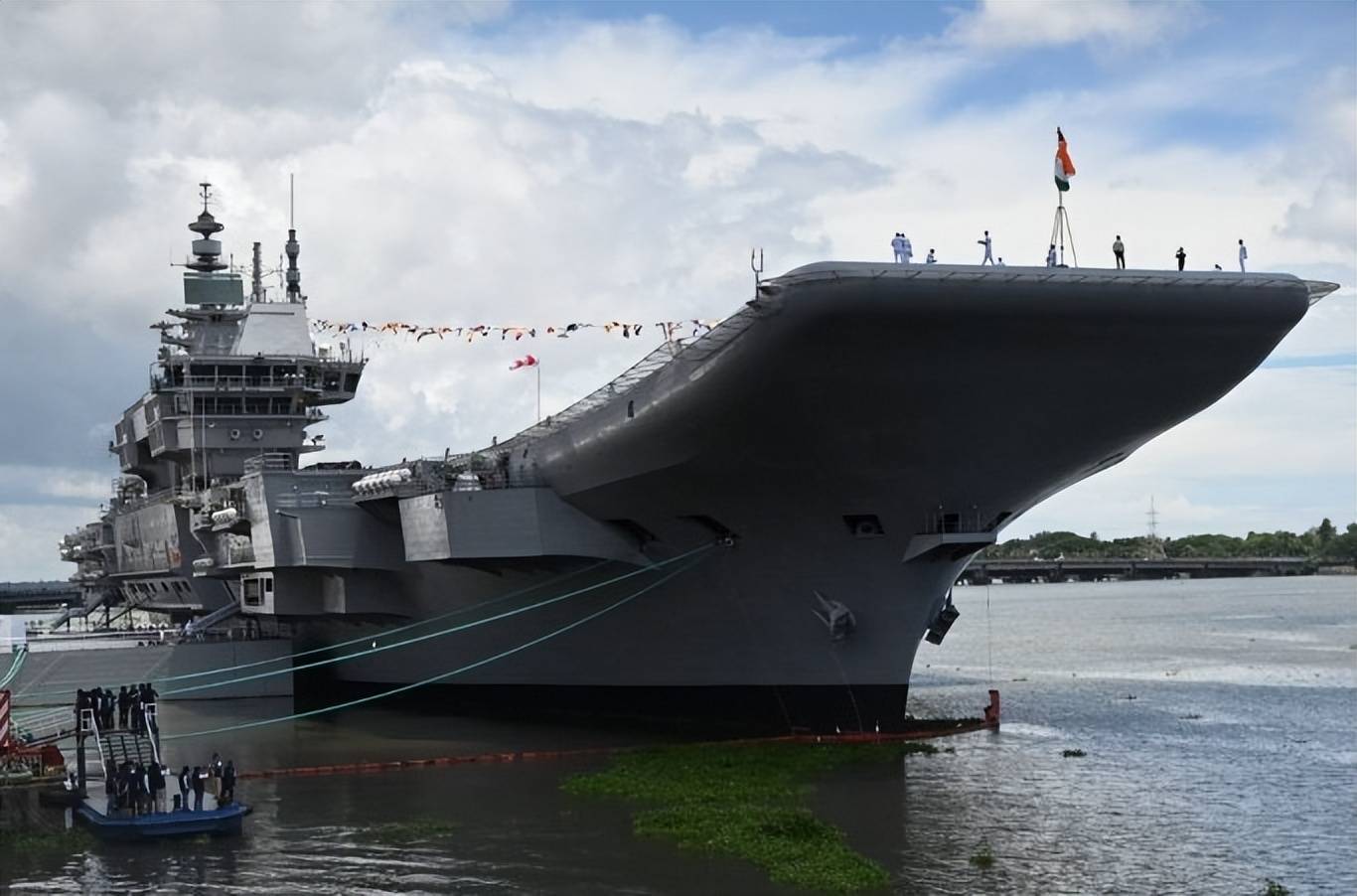 俄唯一航母或被出售<strong></p>
<p>爱币投</strong>，当年1美元买航母的印度，这回不当冤大头