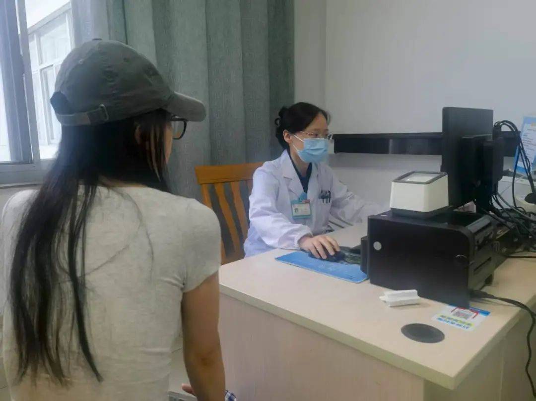 杭州32岁小伙每天打篮球到深夜<strong></p>
<p>人气币</strong>,一查“韧带撕裂”!近期多人中招