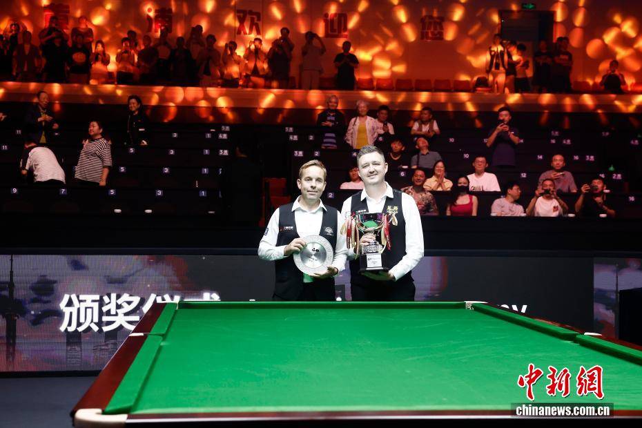 凯伦·威尔逊获得2025世界斯诺克上海大师赛冠军