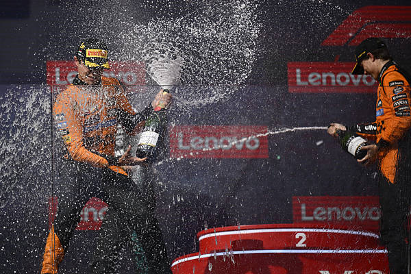 勒克莱尔被“幻影进站”欺骗痛失领奖台<strong></p>
<p>btx币</strong>,迈凯伦车队成为F1上半赛季大赢家