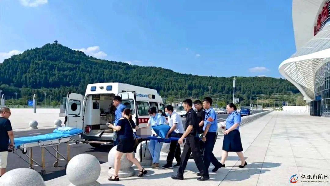 11岁男孩赶火车到成都走亲戚<strong></p>
<p>币圈曾文</strong>,晕倒在站台!工作人员:被诊断为热射病,已脱险