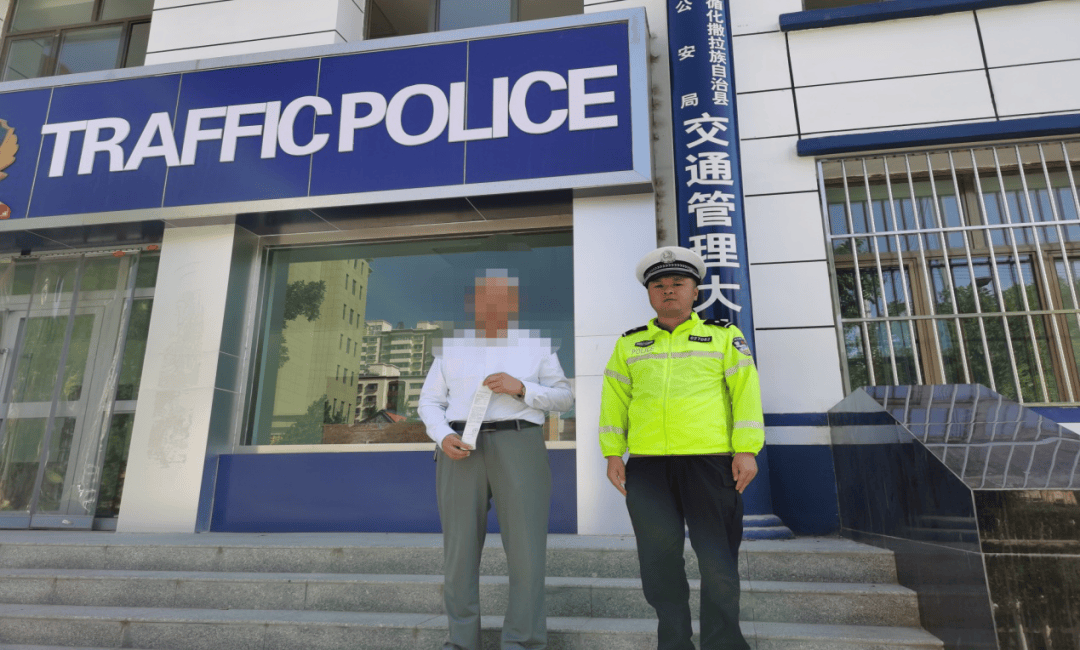 惊险<strong></p>
<p>币圈曾文</strong>！青海一女童竟端坐在行驶中的轿车车顶！