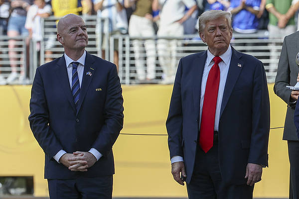 真急了<strong></p>
<p>混币圈</strong>，瑞士联邦主席：不反对费德勒和因凡蒂诺出面，劝特朗普降低关税