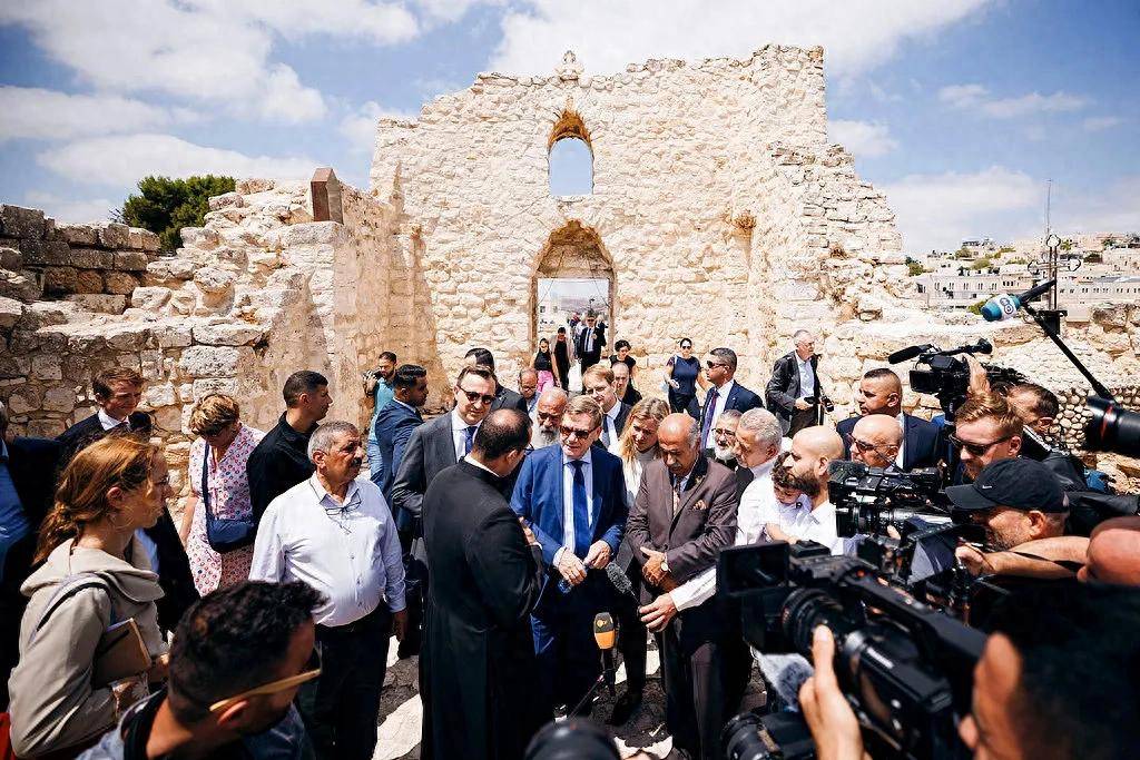 欧洲“集体翻脸”<strong></p>
<p>黄埔军校</strong>了